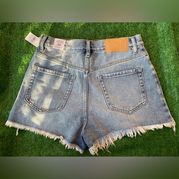 NWT Pacsun|| Vintage High rise Emma distressed Shorts in Medium Indigo, Size 28 - Picture 4 of 7